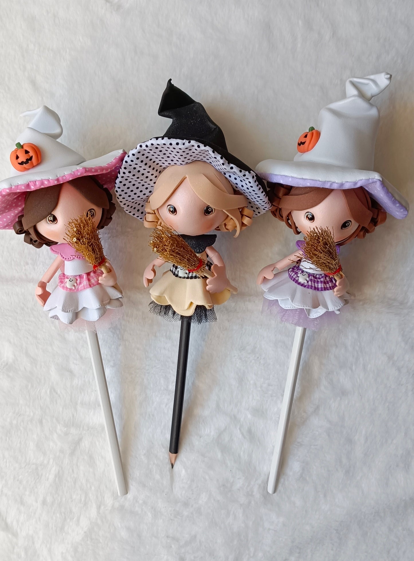 🧙‍♀️ Ponteiras de Lápis Bruxinhas em EVA – Feitas à Mão ✨