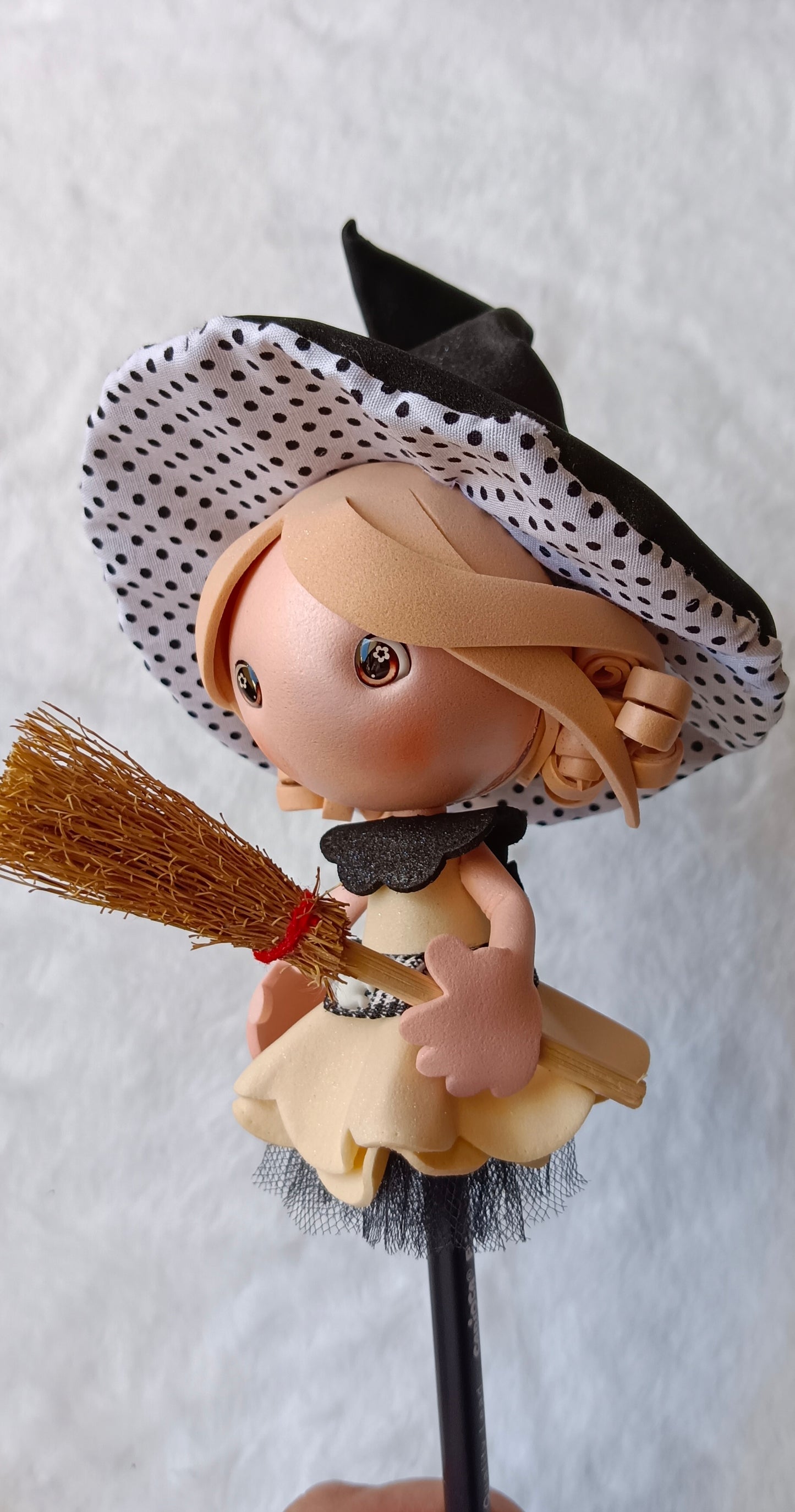 🧙‍♀️ Ponteiras de Lápis Bruxinhas em EVA – Feitas à Mão ✨